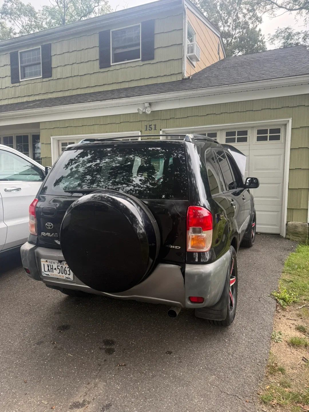 Toyota RAV4 SUV image indicator(2)