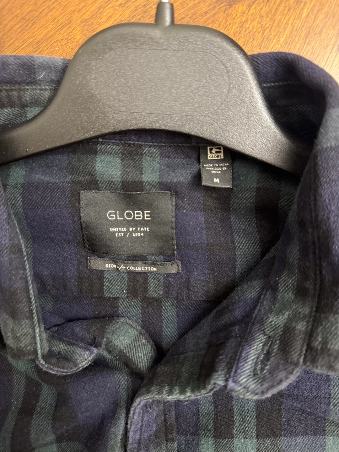 Globe Flannel Shirt - Size M - photo 2
