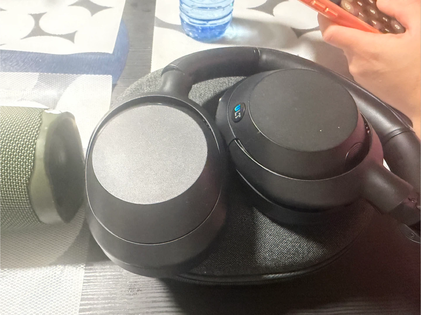 JBL Charge 5 Olive Green & Sony WH-ULT900N Headphones - photo 3