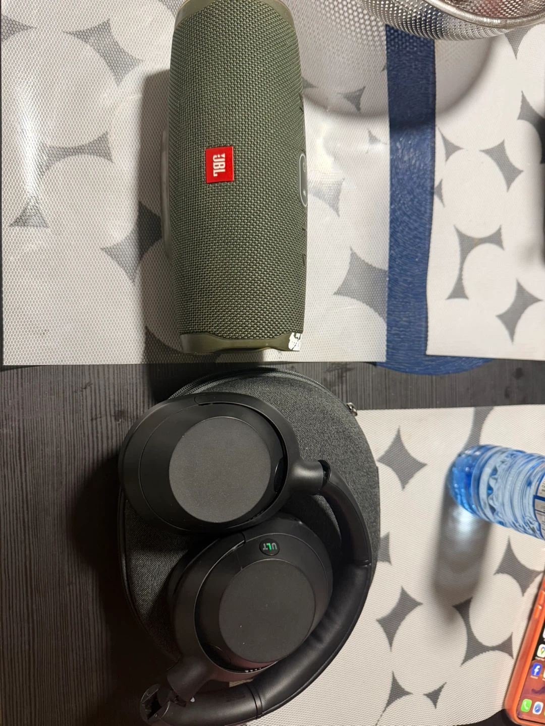 JBL Charge 5 Olive Green & Sony WH-ULT900N Headphones - photo 4