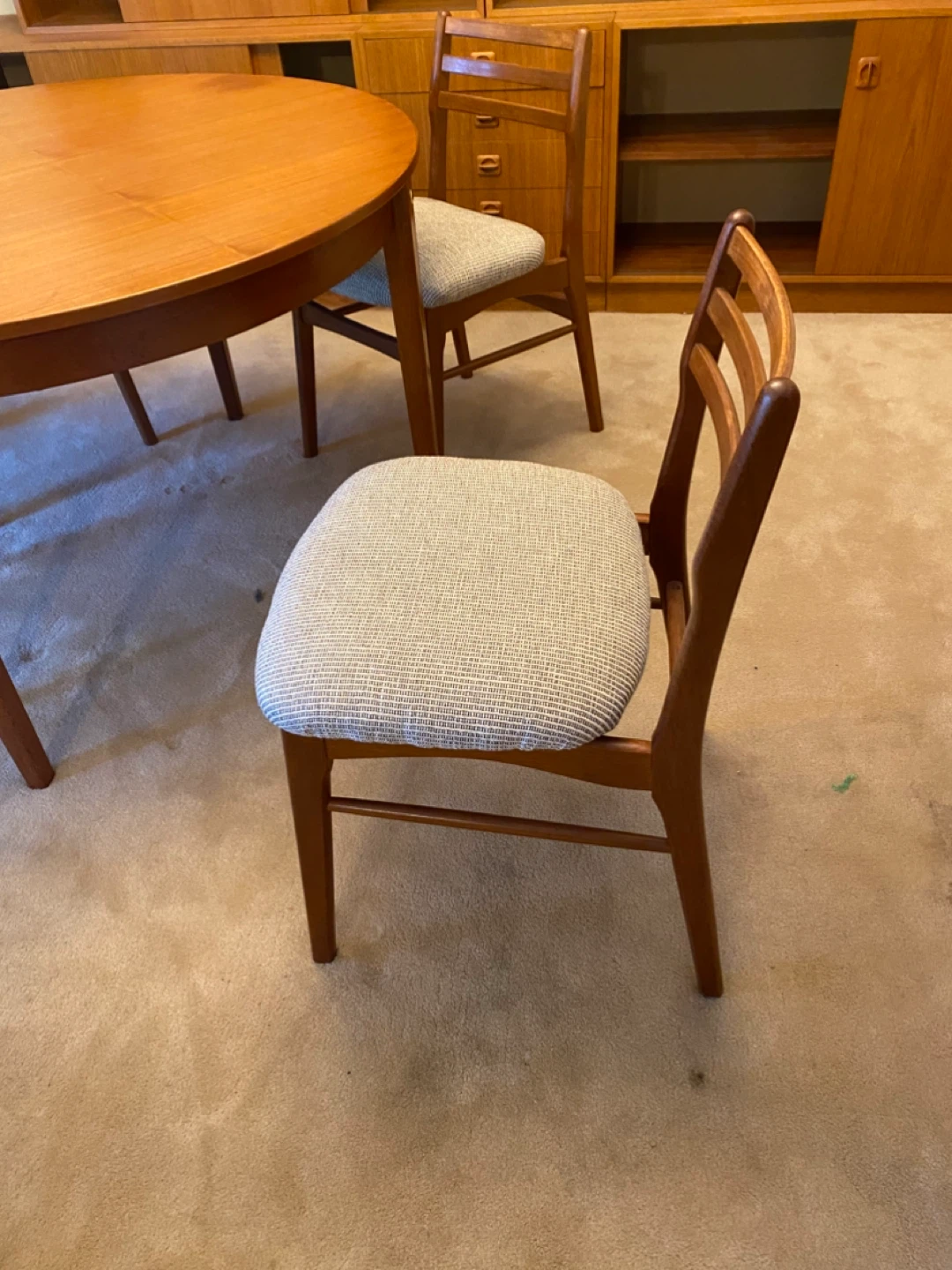 Teak Round Dining Table with 4 Chairs and 2 inserts. - photo 3