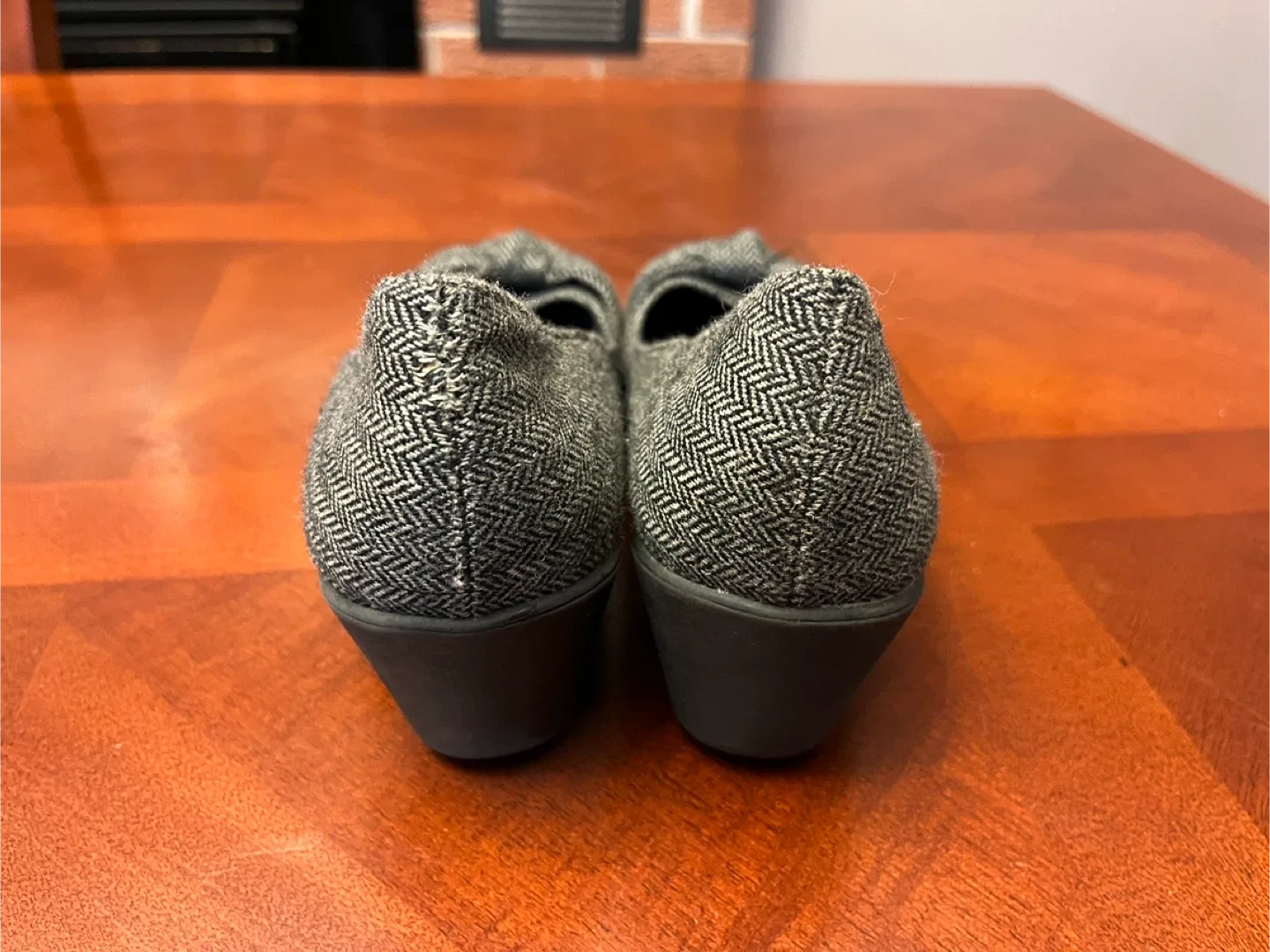 DexFlex Comfort women’s 8 wedge heels, grey herringbone image indicator(3)