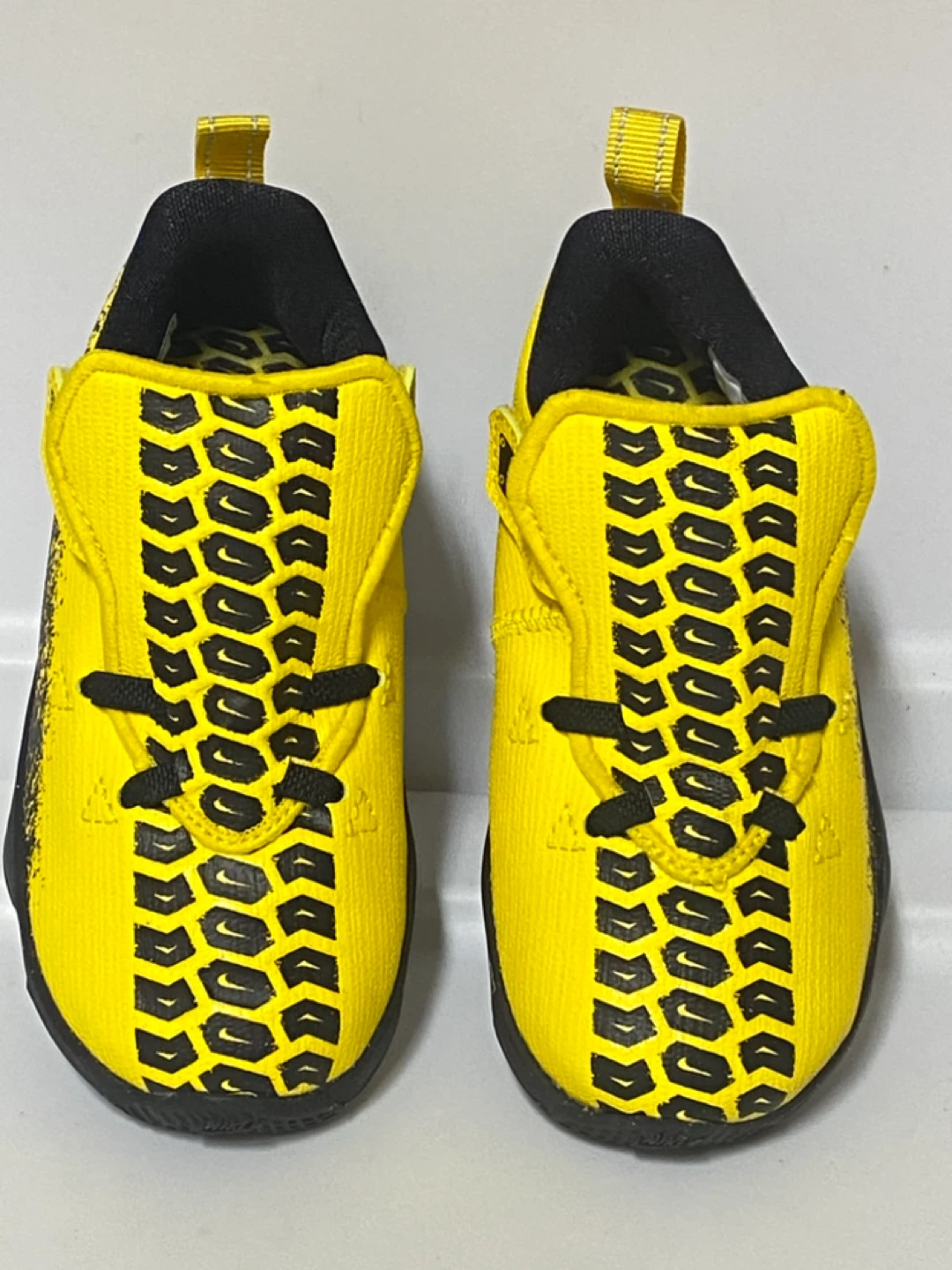 Nike LeBron XVIII Yellow/Black Kids Sneakers - photo 3