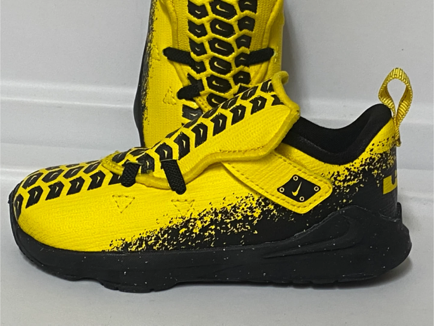 Nike LeBron XVIII Yellow/Black Kids Sneakers - photo 4