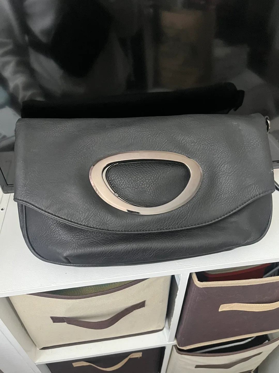 Black Clutch with Silver Handle image indicator(2)