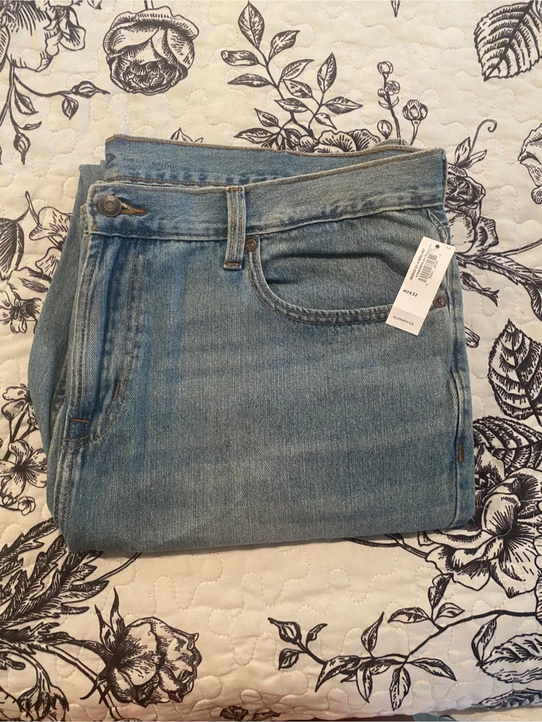 Old Navy loose fit jeans image indicator(2)