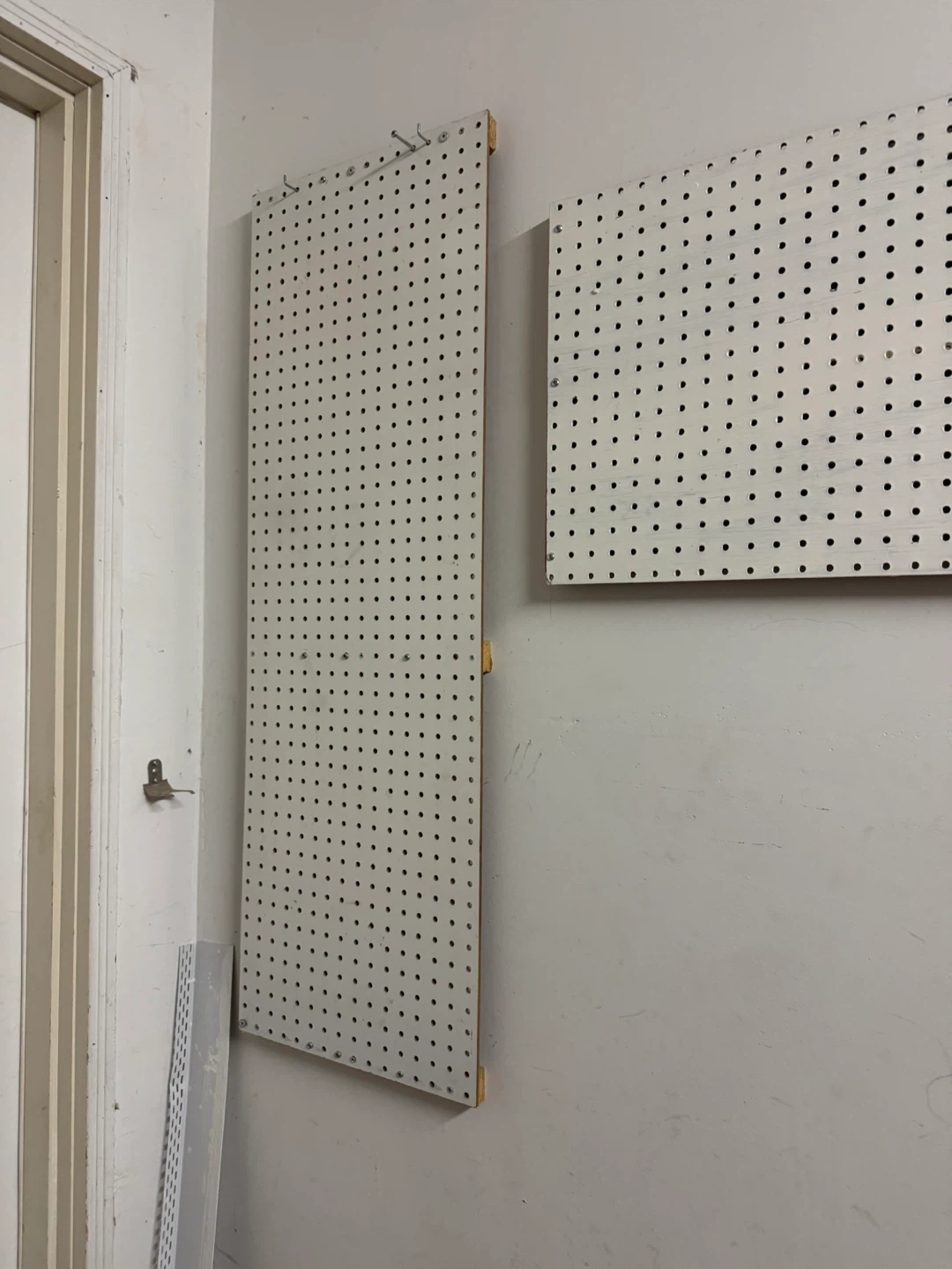 2 Pegboard and Peg Hooks