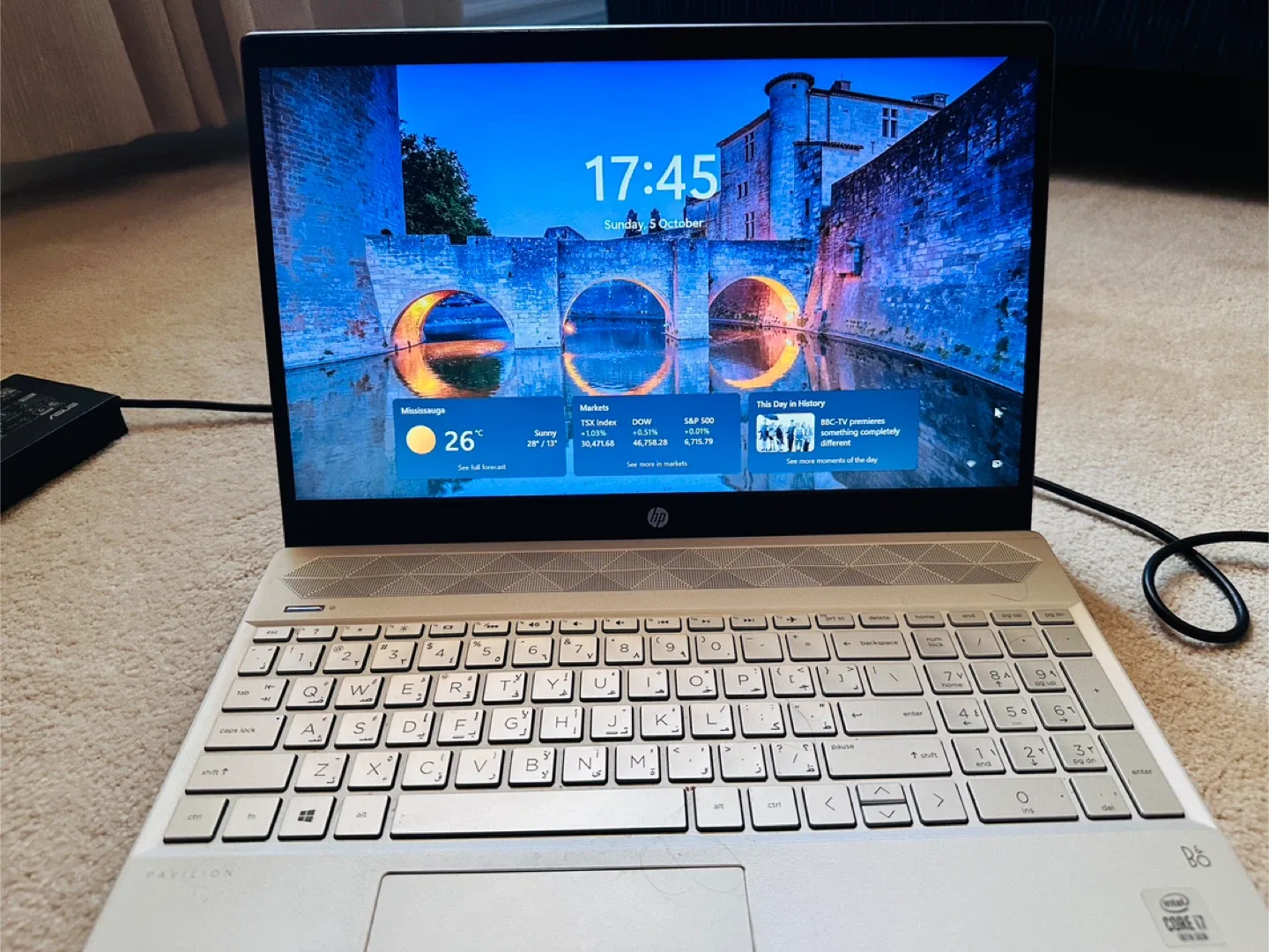 Silver HP Pavilion Laptop 2020 Model image indicator(3)