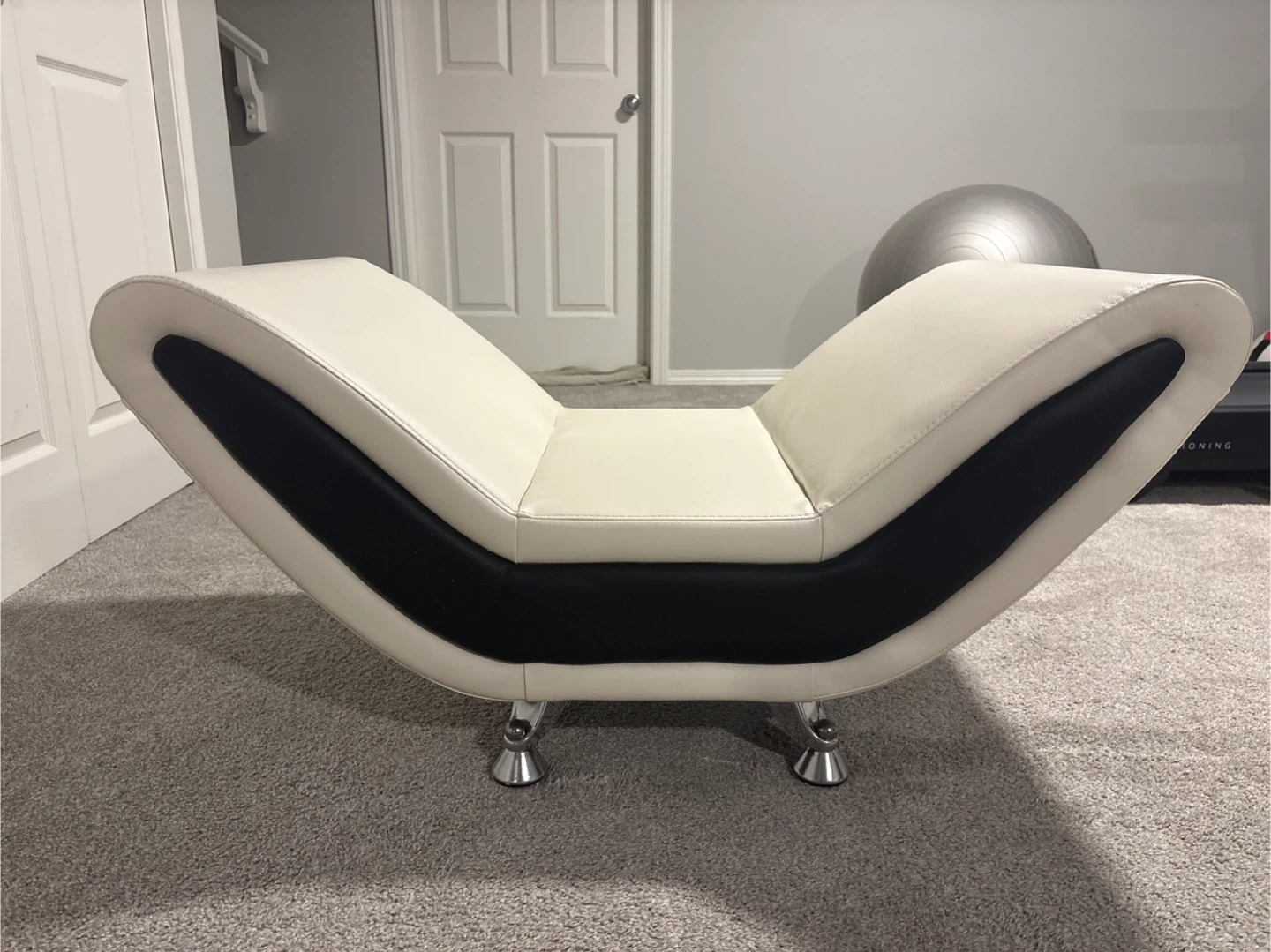 Modern Lounge Chair - Cream & Black - photo 3