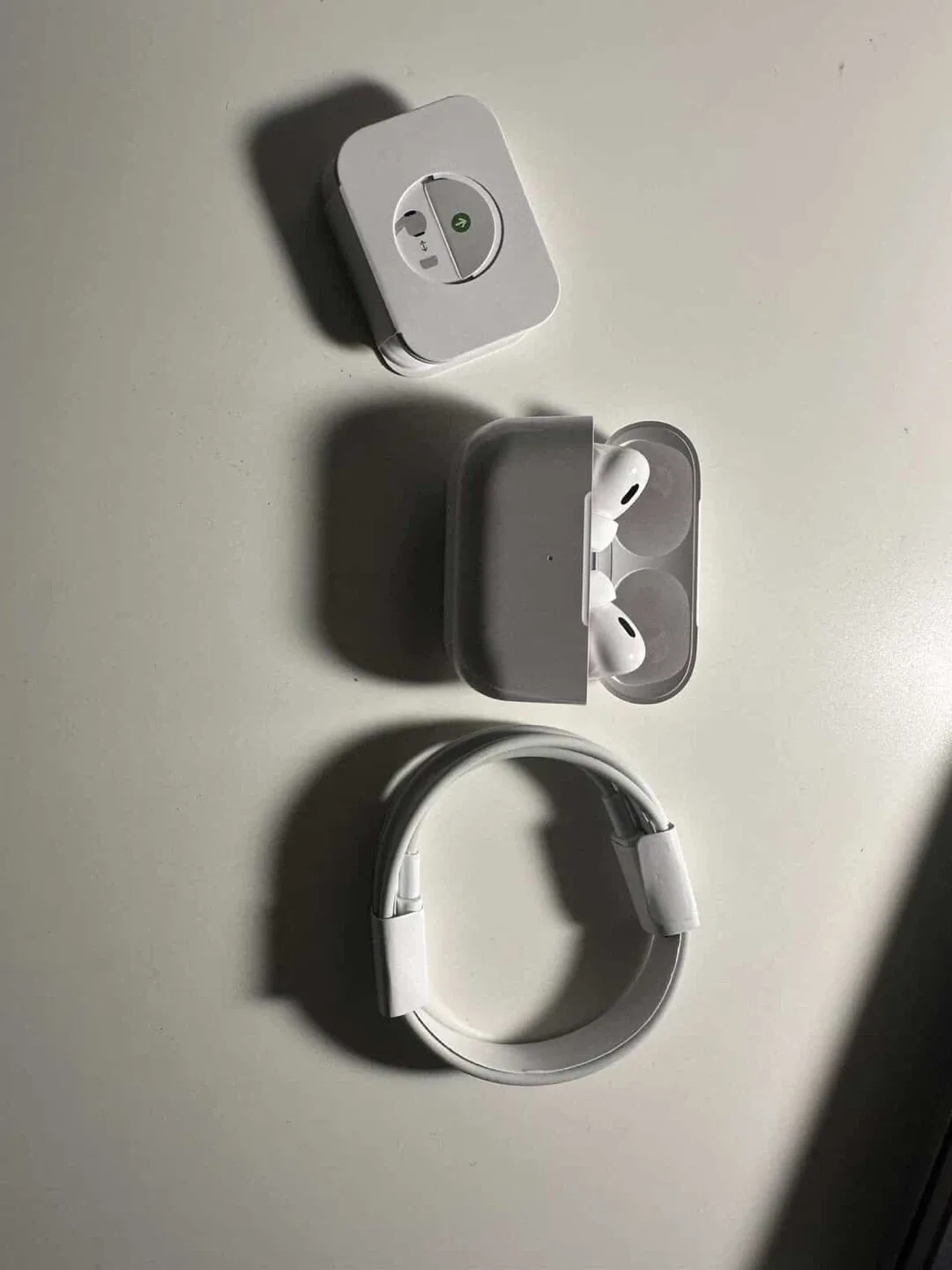 Apple AirPods Pro 2nd Generation (USB-C) image indicator(3)