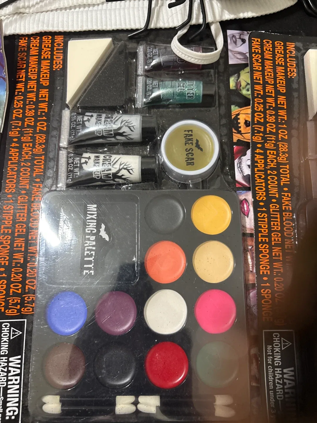 Halloween Makeup Kit & Pumpkin Carving Set image indicator(3)