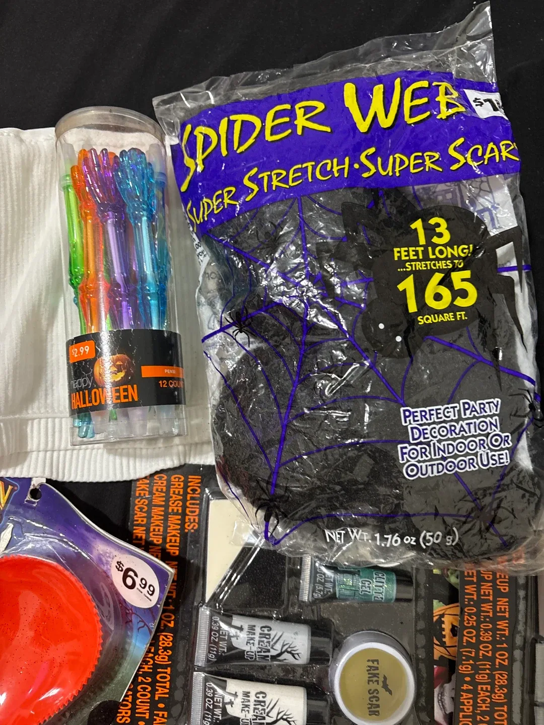 Halloween Makeup Kit & Pumpkin Carving Set image indicator(5)