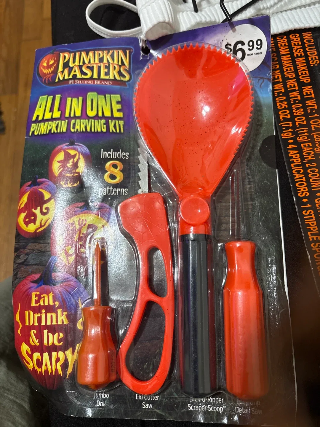 Halloween Makeup Kit & Pumpkin Carving Set image indicator(2)