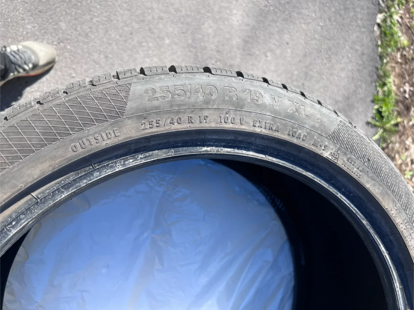 Continental 255/40 R19 Winter Tire for sale image indicator(3)