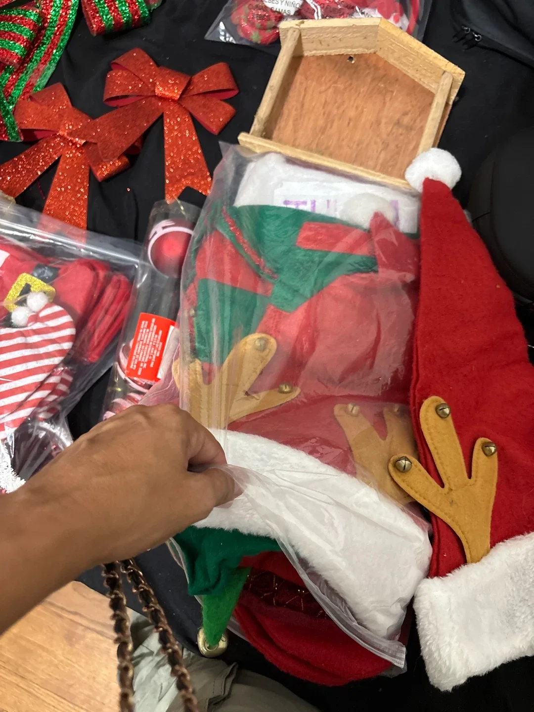 Christmas Ornaments & Decorations image indicator(7)