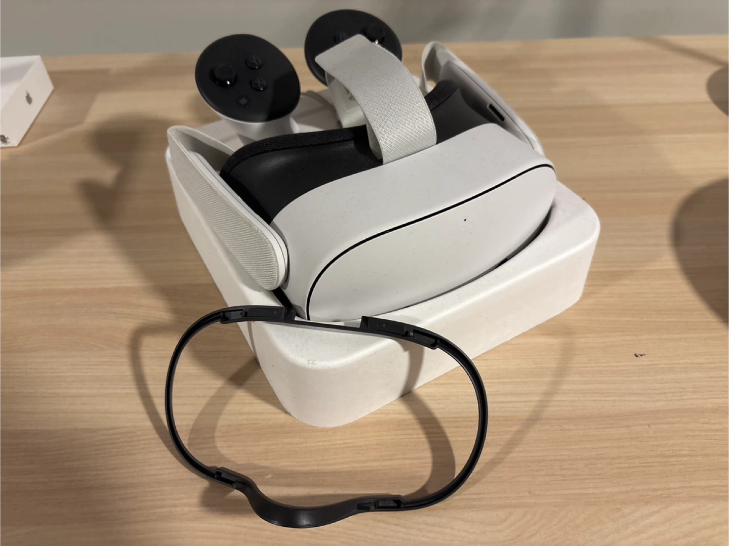 Meta Quest 3S 128GB VR Headset - Like New! - photo 2