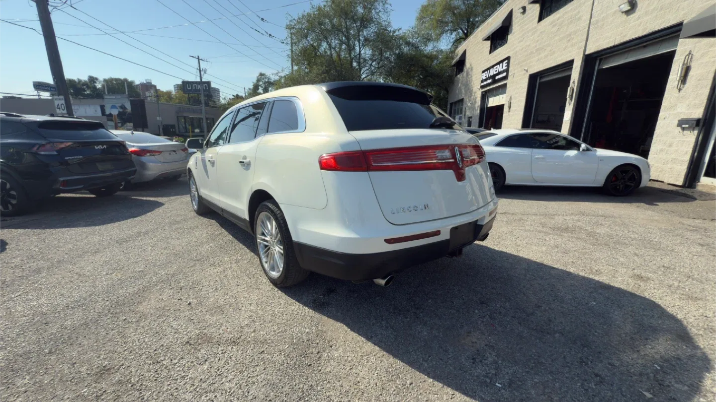 2013 Lincoln MKT White SUV AWD image indicator(5)