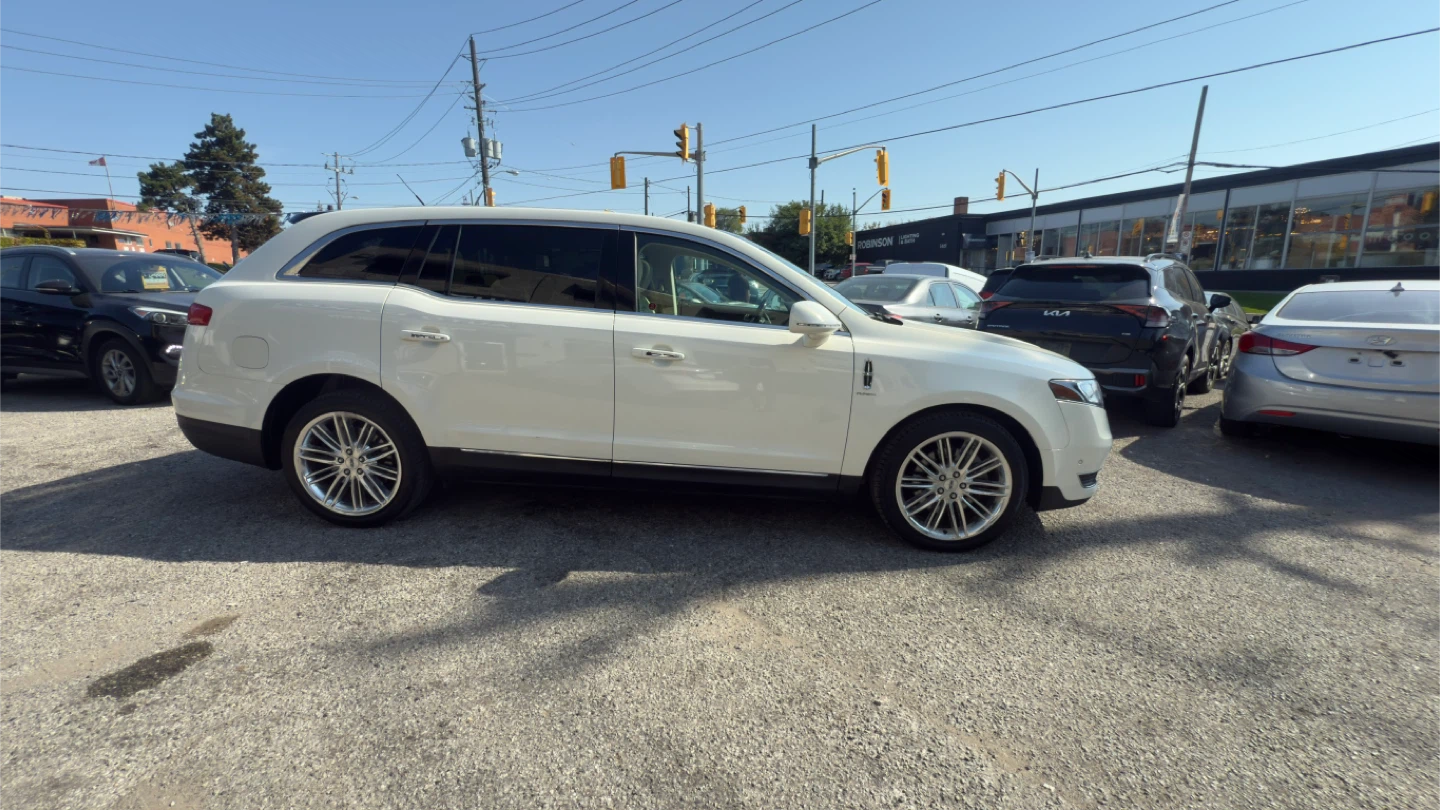 2013 Lincoln MKT White SUV AWD - photo 3
