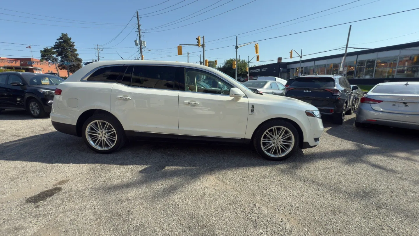 2013 Lincoln MKT White SUV AWD image indicator(3)