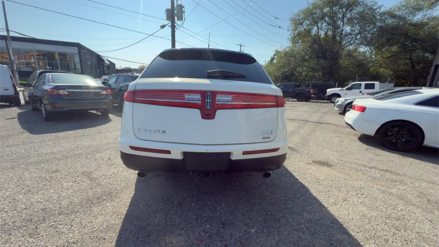 2013 Lincoln MKT White SUV AWD image indicator(4)