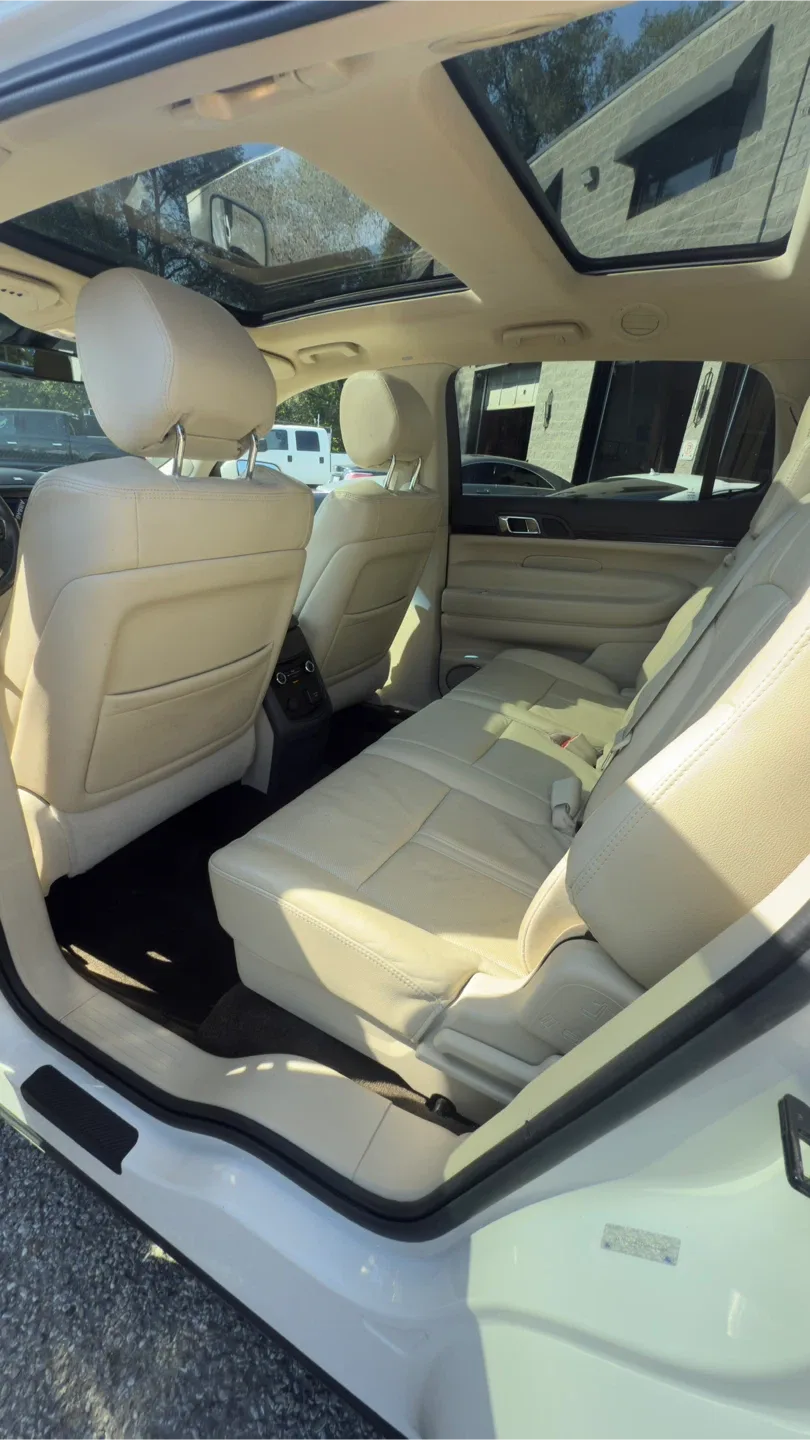 2013 Lincoln MKT White SUV AWD image indicator(7)