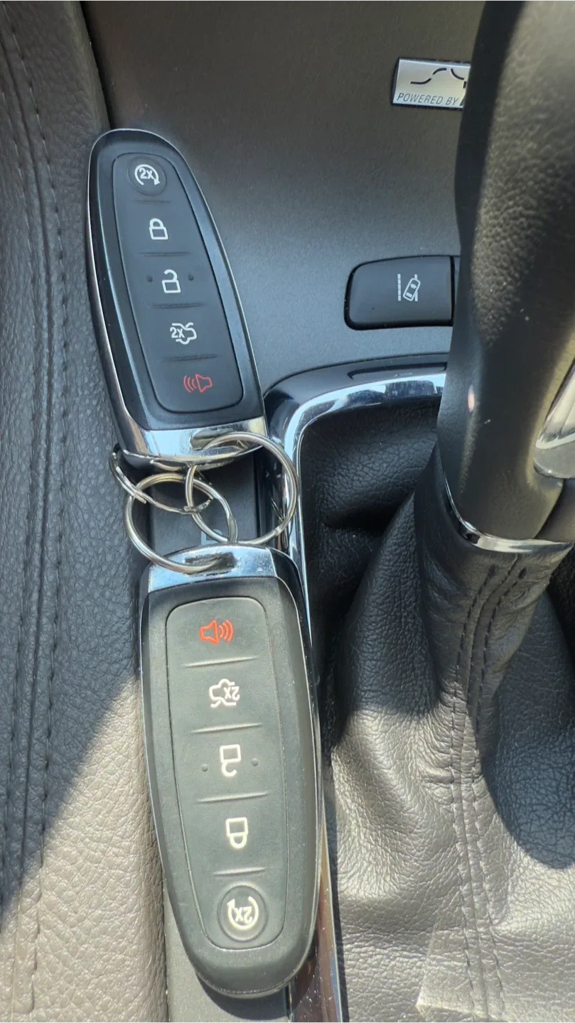 2013 Lincoln MKT White SUV AWD image indicator(10)