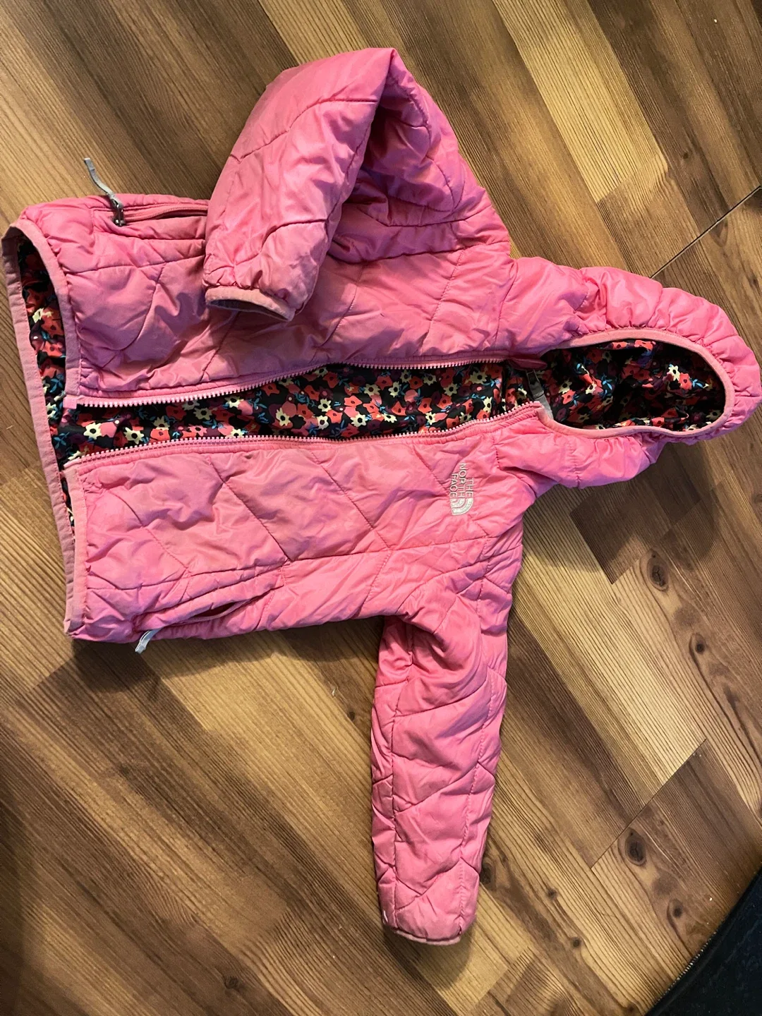 The North Face Reversible Floral/Pink Jacket image indicator(6)