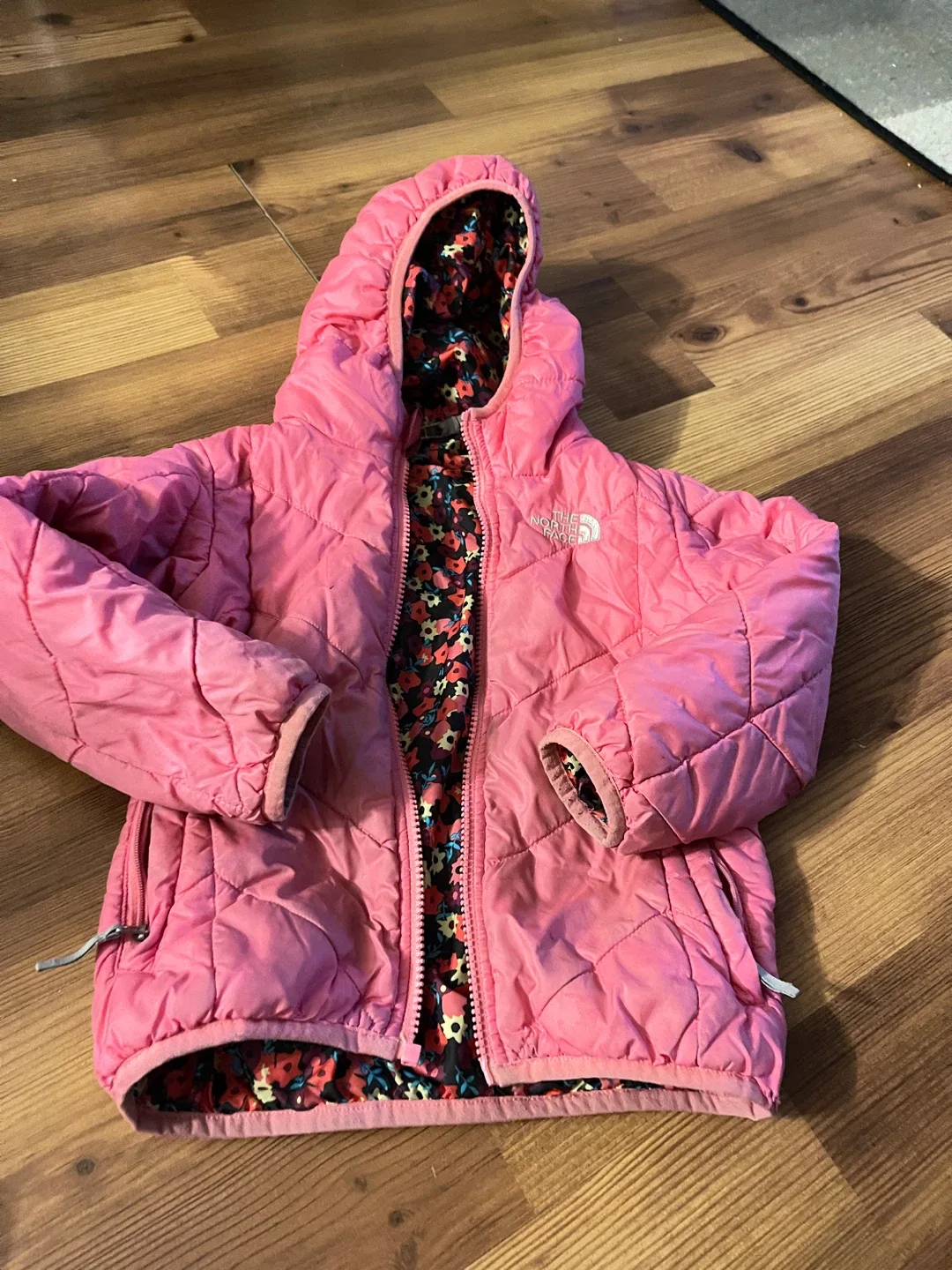 The North Face Reversible Floral/Pink Jacket image indicator(5)