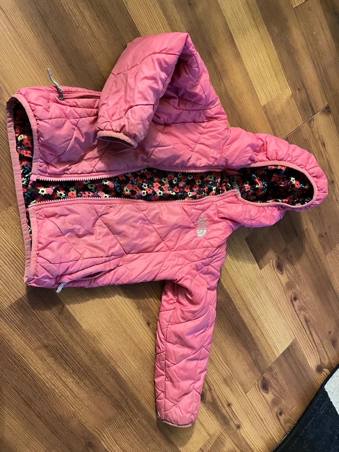 The North Face Reversible Floral/Pink Jacket image indicator(4)