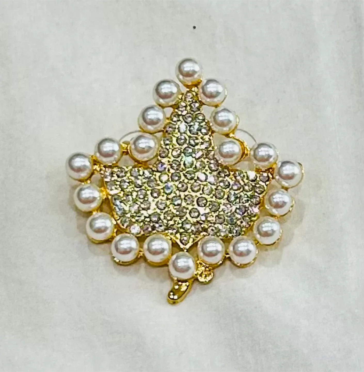 Assorted Brooches thumbnail