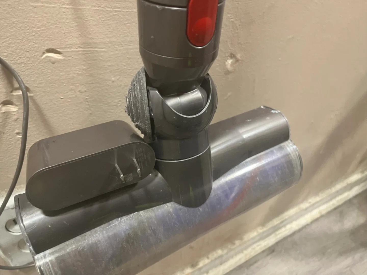 Dyson V8 Cordless Stick Vacuum image indicator(6)