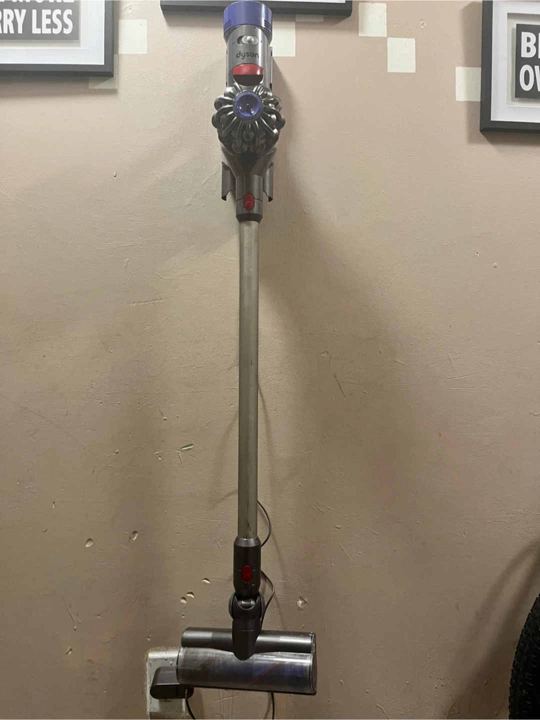 Dyson V8 Cordless Stick Vacuum - photo 3
