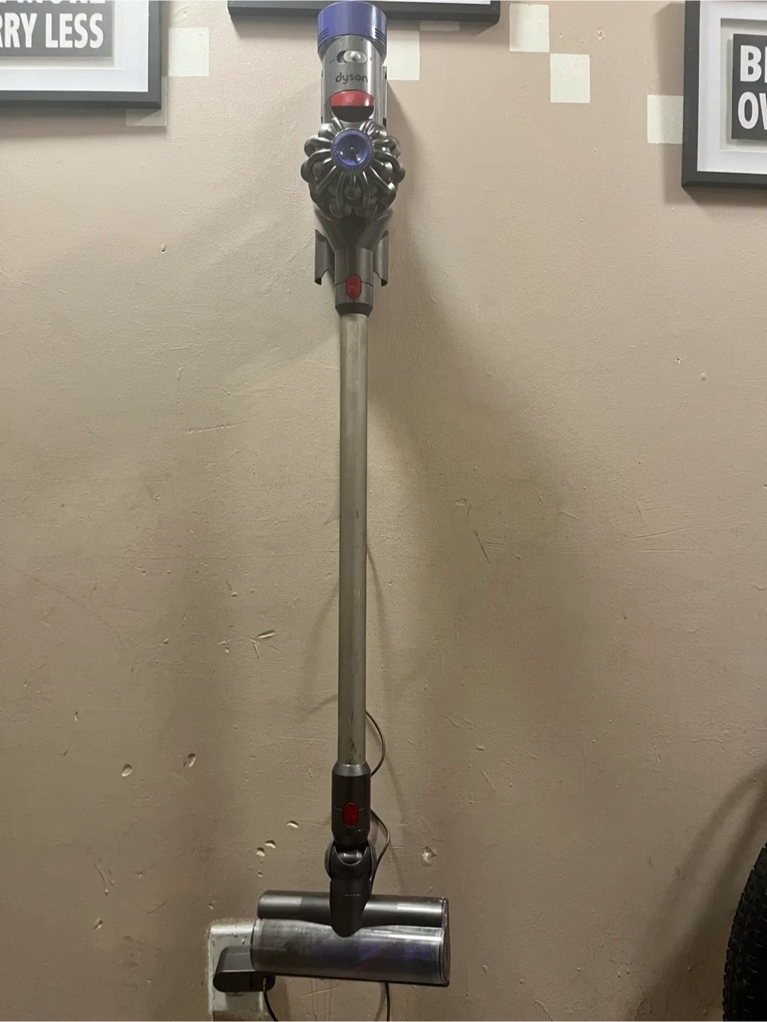 Dyson V8 Cordless Stick Vacuum image indicator(3)