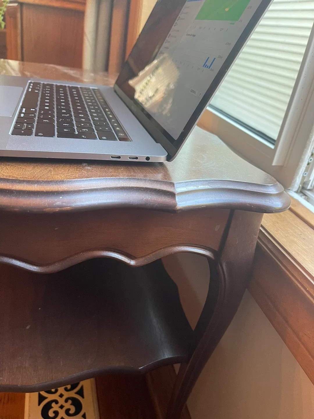 MacBook Pro 15.4″ (2019) i9 • 16GB • 1TB SSD • Mint image indicator(2)