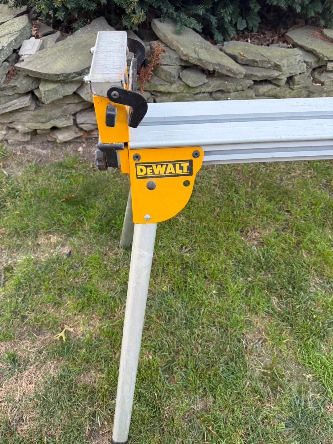 DeWalt DW723 Miter Saw Stand image indicator(2)