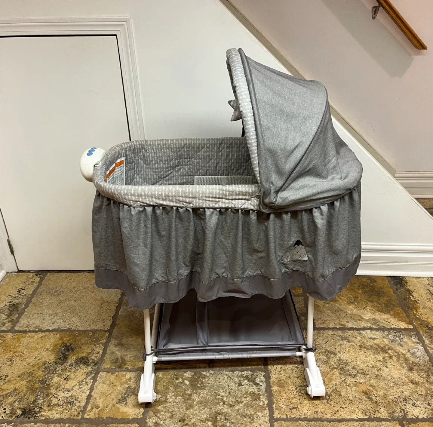 Bily Baby Bassinet with music, lights and vibrates thumbnail