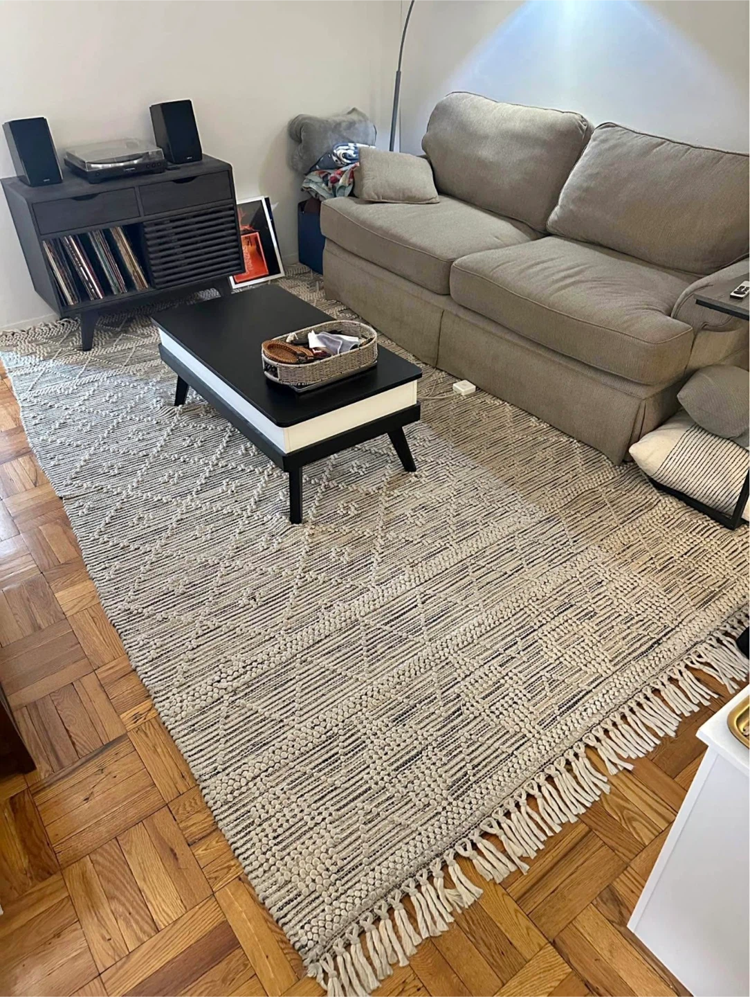 Beautiful Handmade Wool & Cotton Rug, 8x10 ft - photo 2