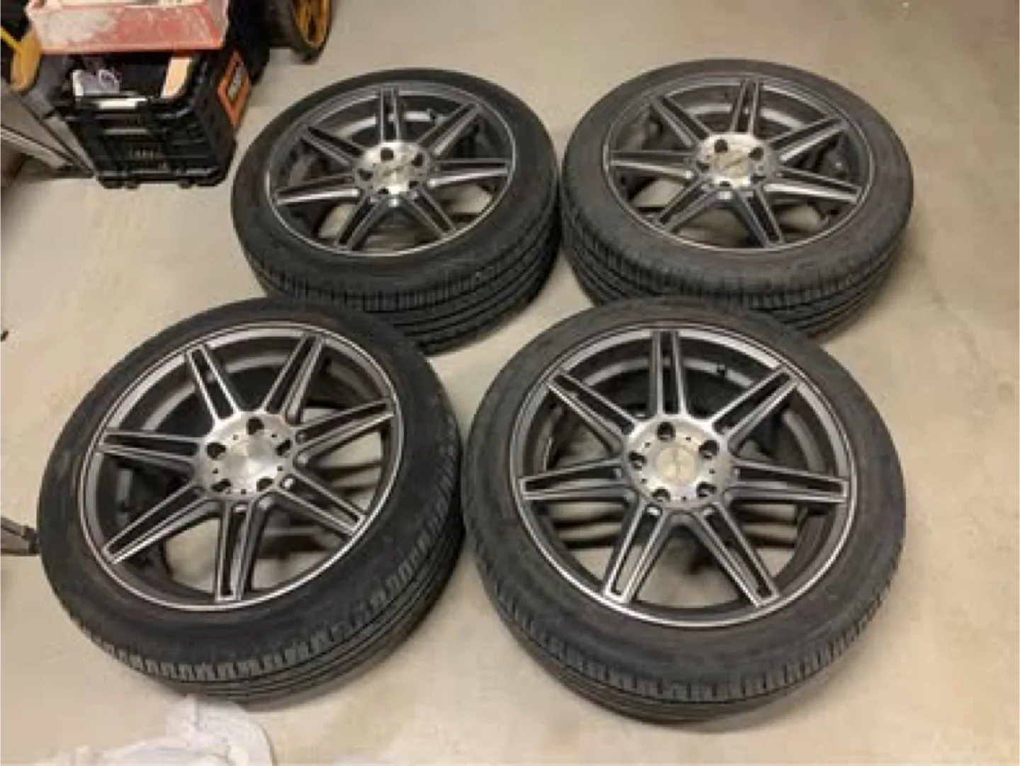 Set of 4 Tires 235/45ZR18 image indicator(2)