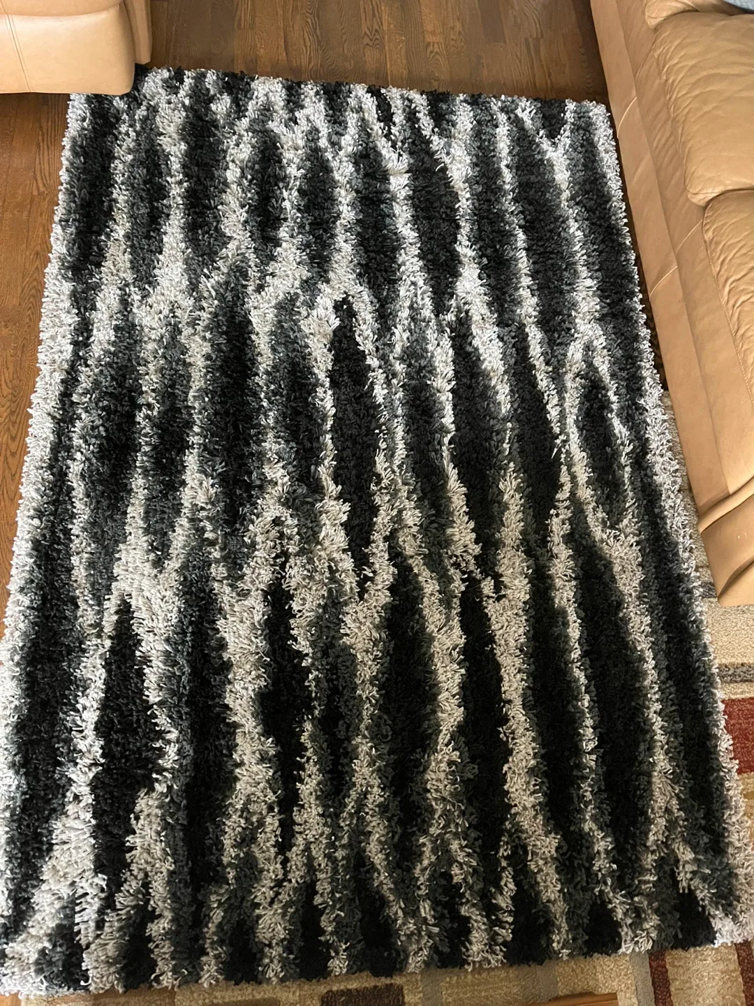 Black & White Shag Rug image indicator(3)