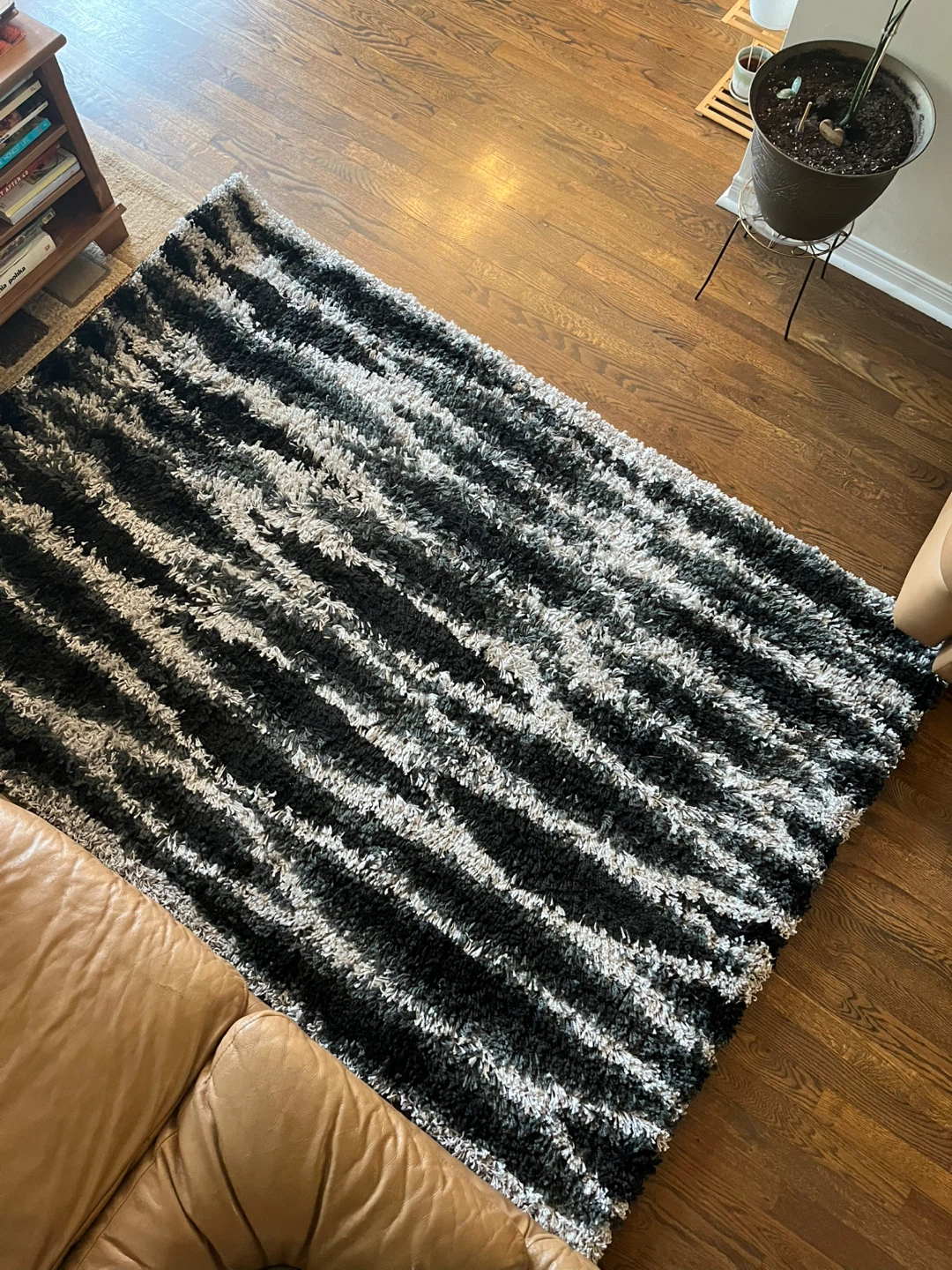 Black & White Shag Rug - photo 2
