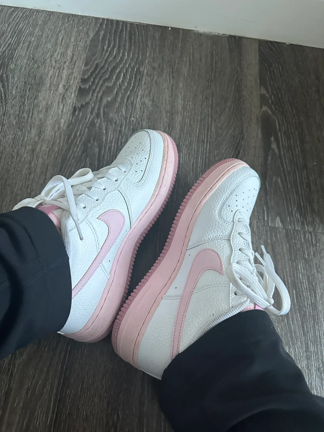 Nike Air Force 1 Low White/Pink Size 7 image indicator(3)