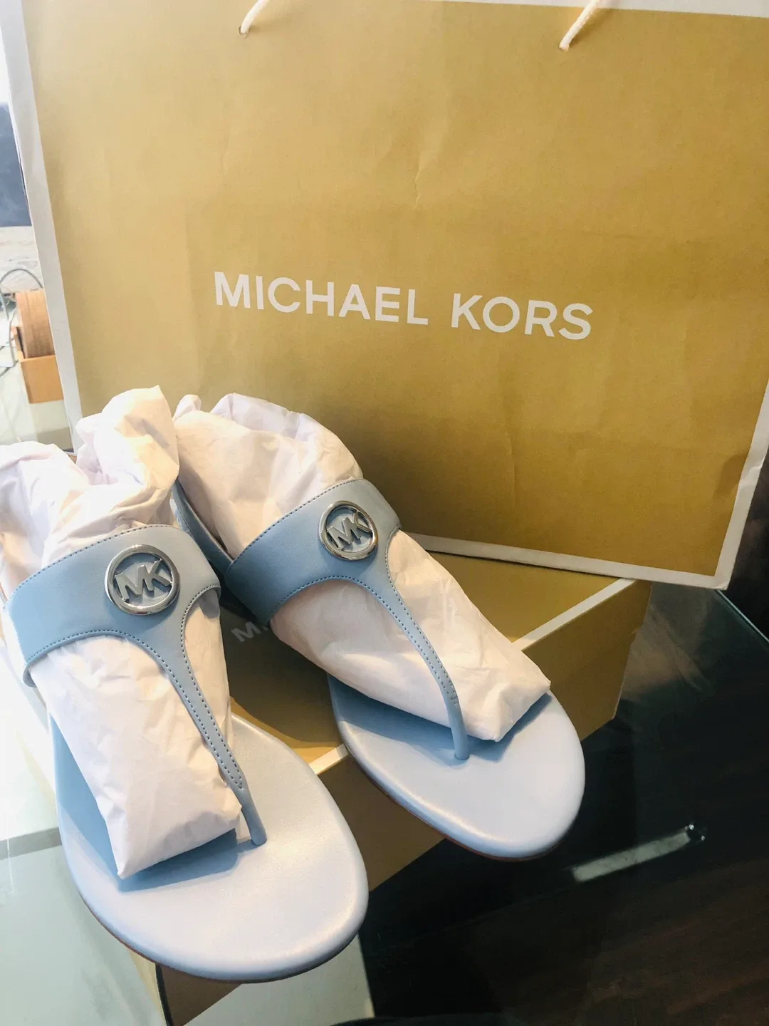 Assorted Women's Clothing & Shoes image indicator(8)