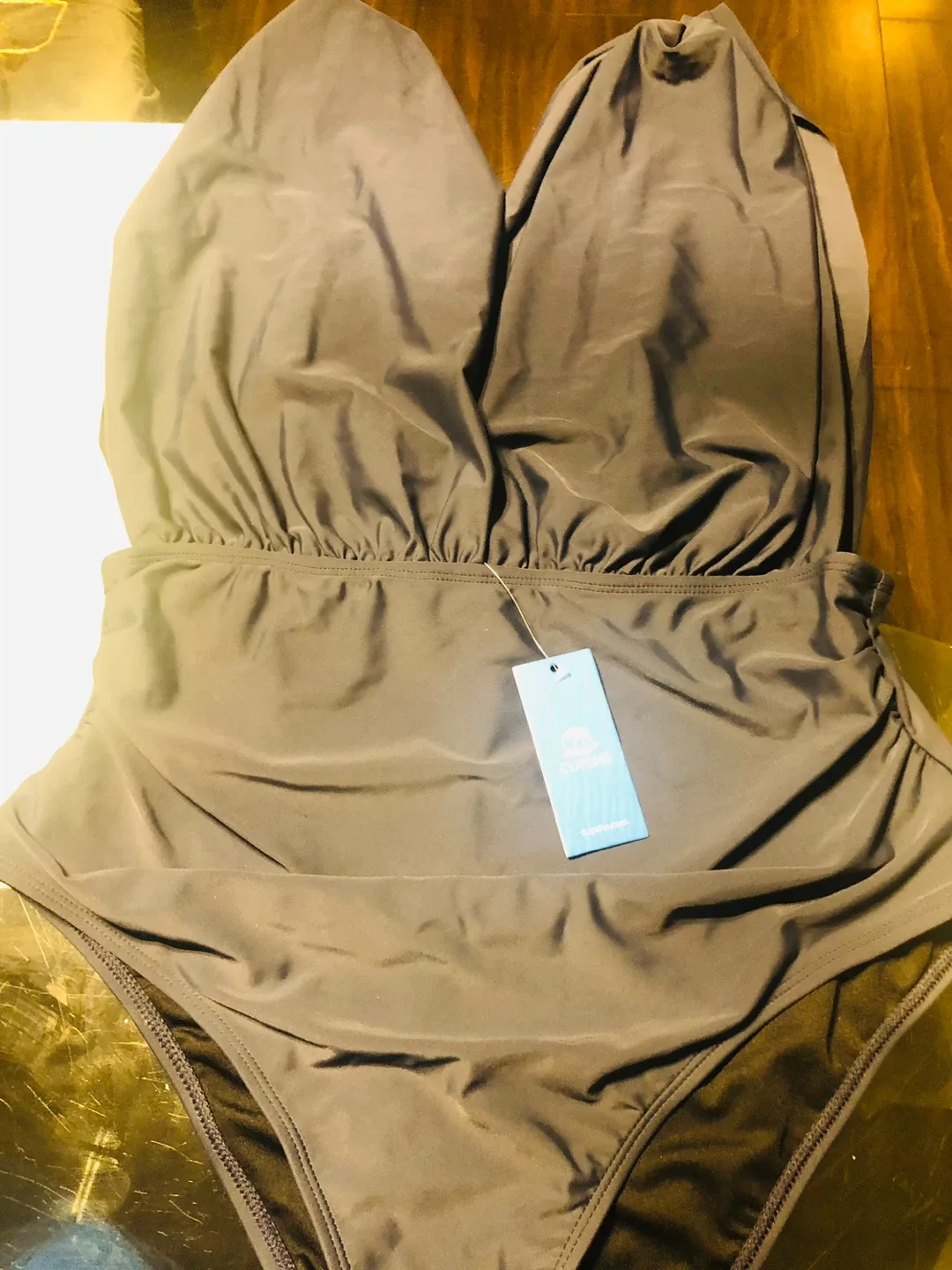 Assorted Women's Clothing & Shoes image indicator(3)