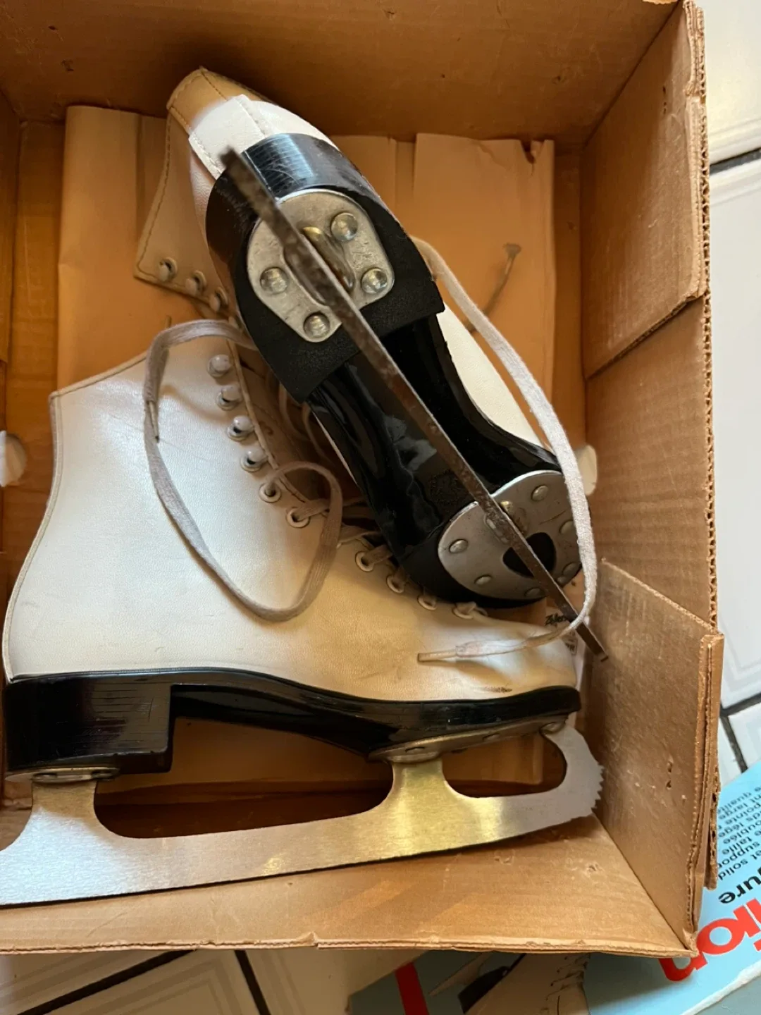 Lady Lange Ice Skates Size 3 image indicator(2)