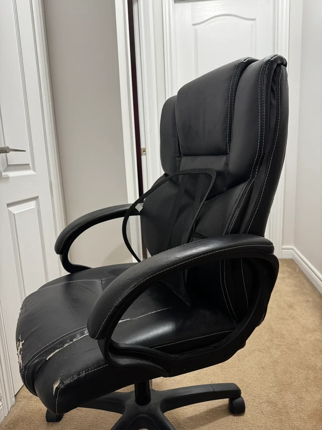 Black Office Chair - Some Wear image indicator(6)