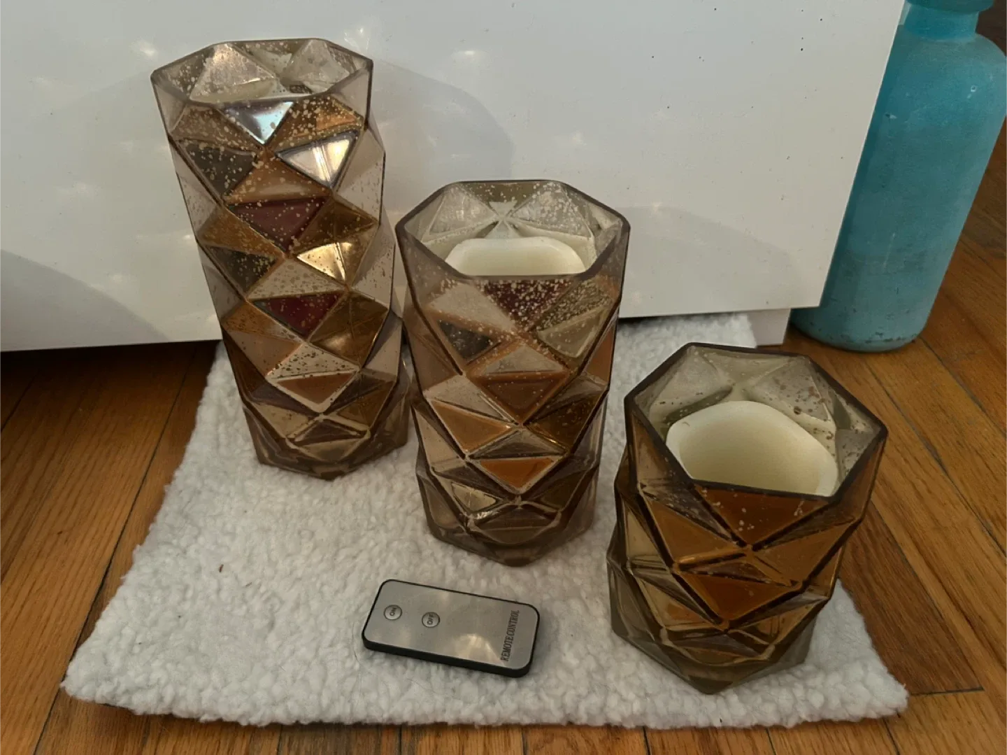 Set of 3 Geometric Candle holders with Faux Candles image indicator(2)