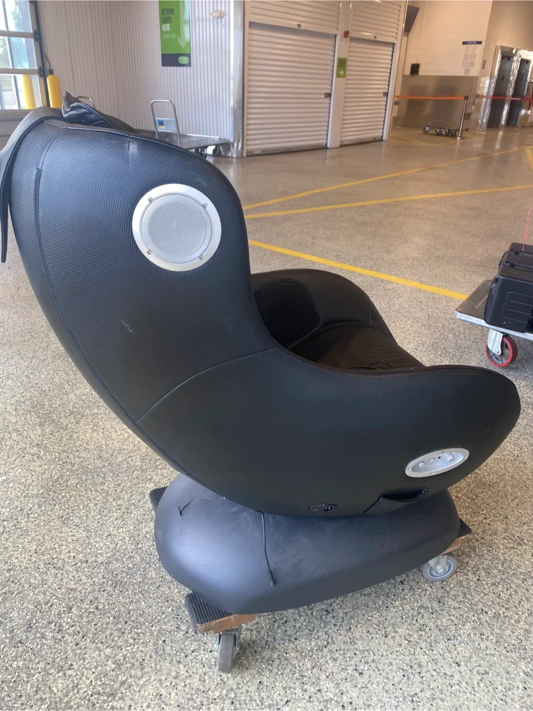 Bob's Discount Furniture Massage Chair image indicator(4)