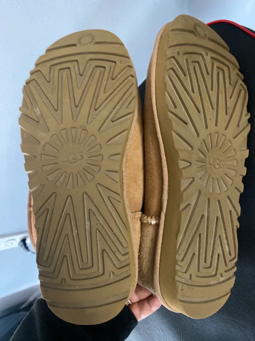 UGG Classic Short Boots - Size 6 image indicator(3)