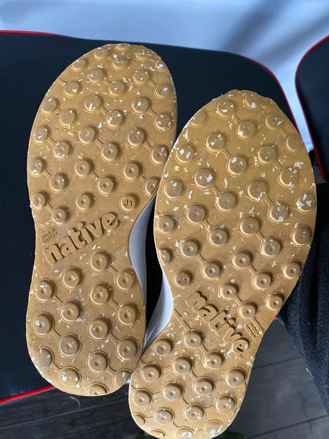 Native Shoes, Size J1 image indicator(2)