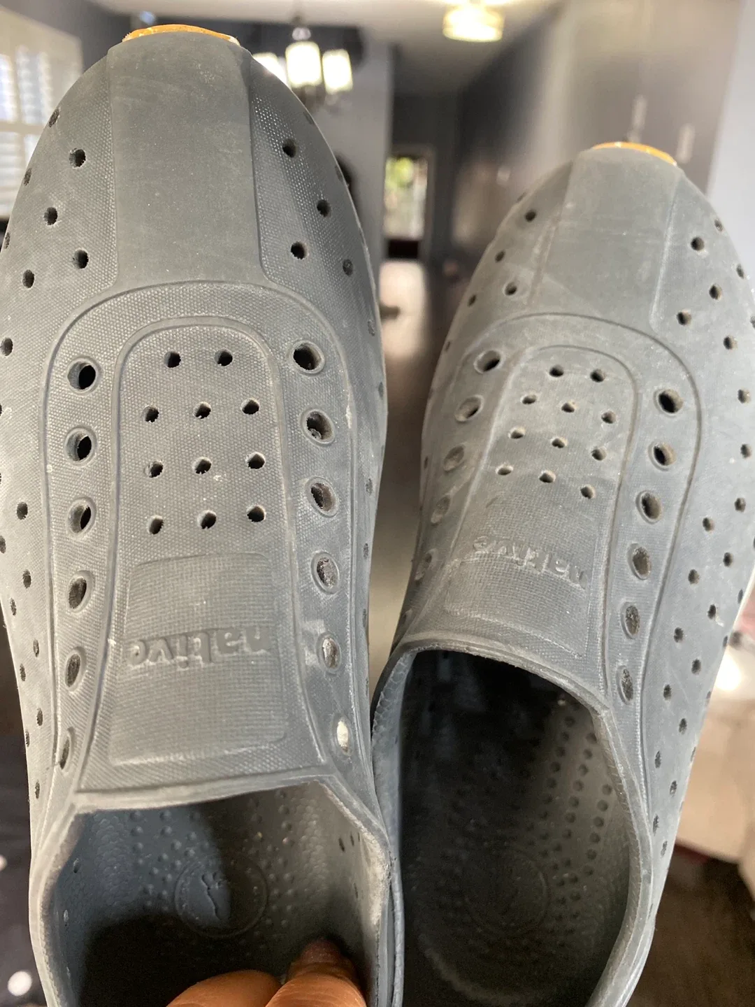 Native Shoes, Size J1 image indicator(3)